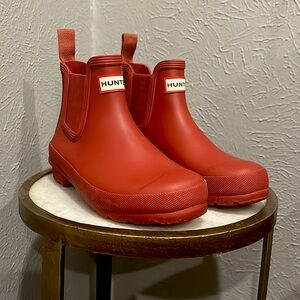 Red Original Chelsea ankle Hunter Boots size 5